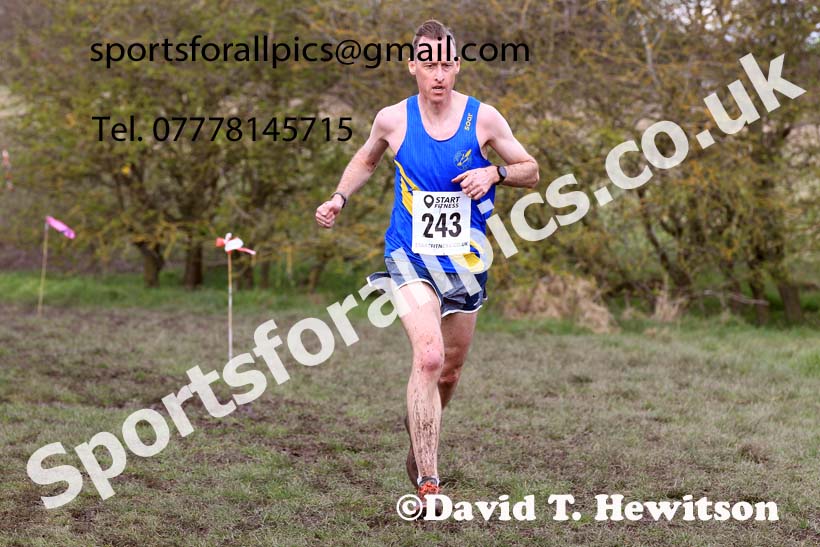 Men 35 to 60 in the 2023 BMAF Cross Country Champs., Wallsend. Photo: David T. Hewitson/Sports for All Pics